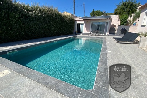 vue pool house